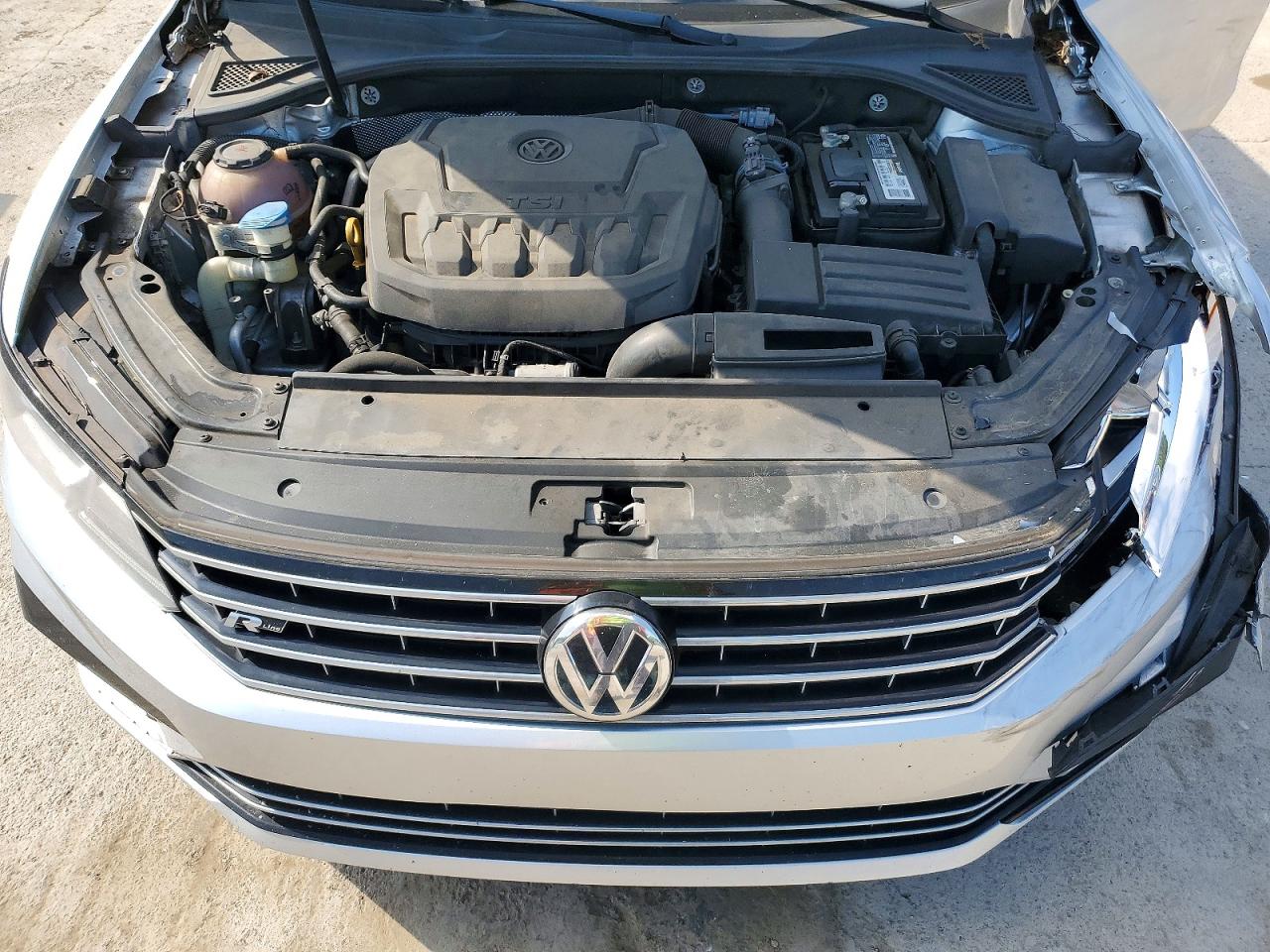 VOLKSWAGEN PASSAT 2018 — 12