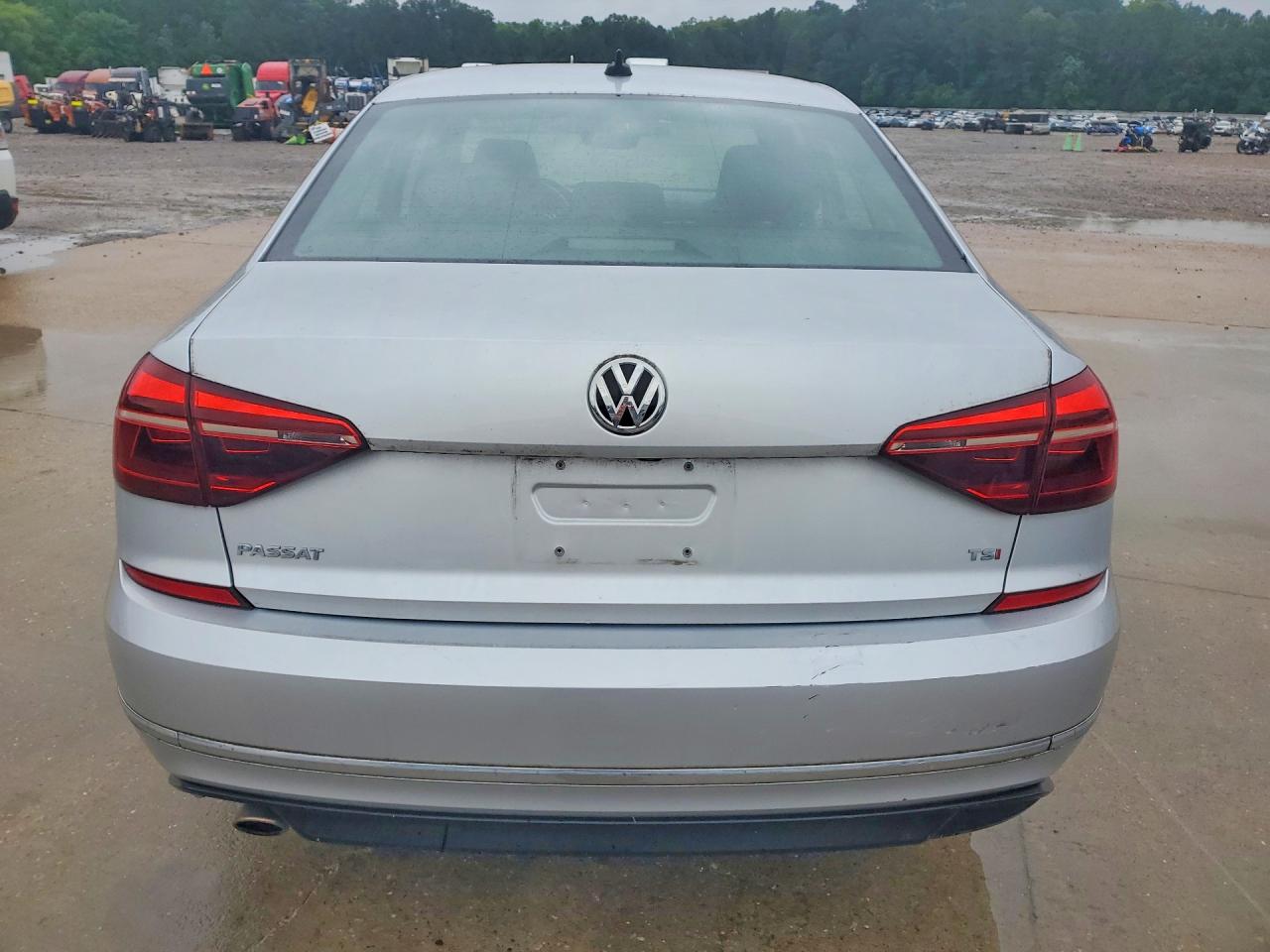 VOLKSWAGEN PASSAT 2018 — 7