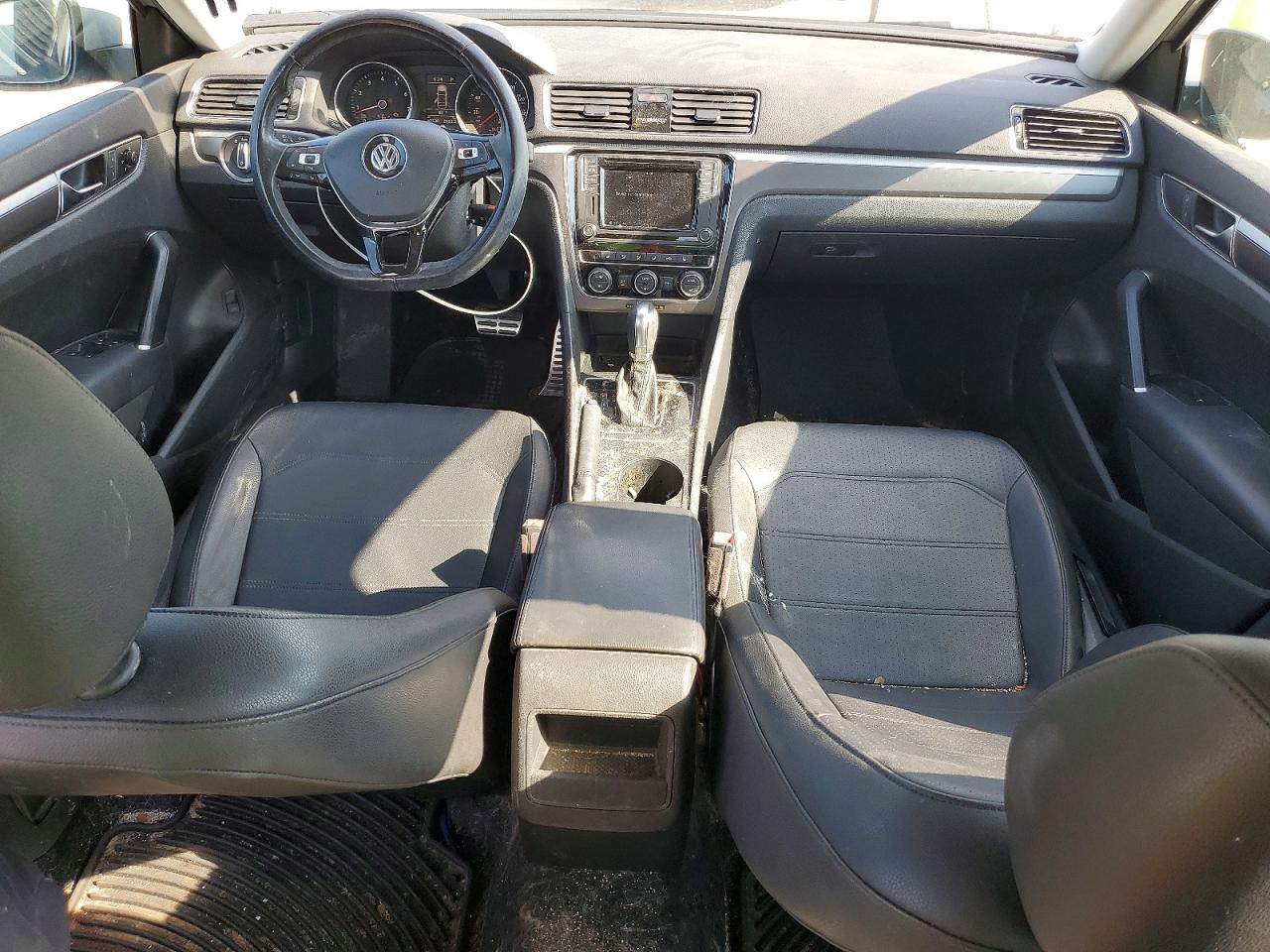 VOLKSWAGEN PASSAT 2018 — 9