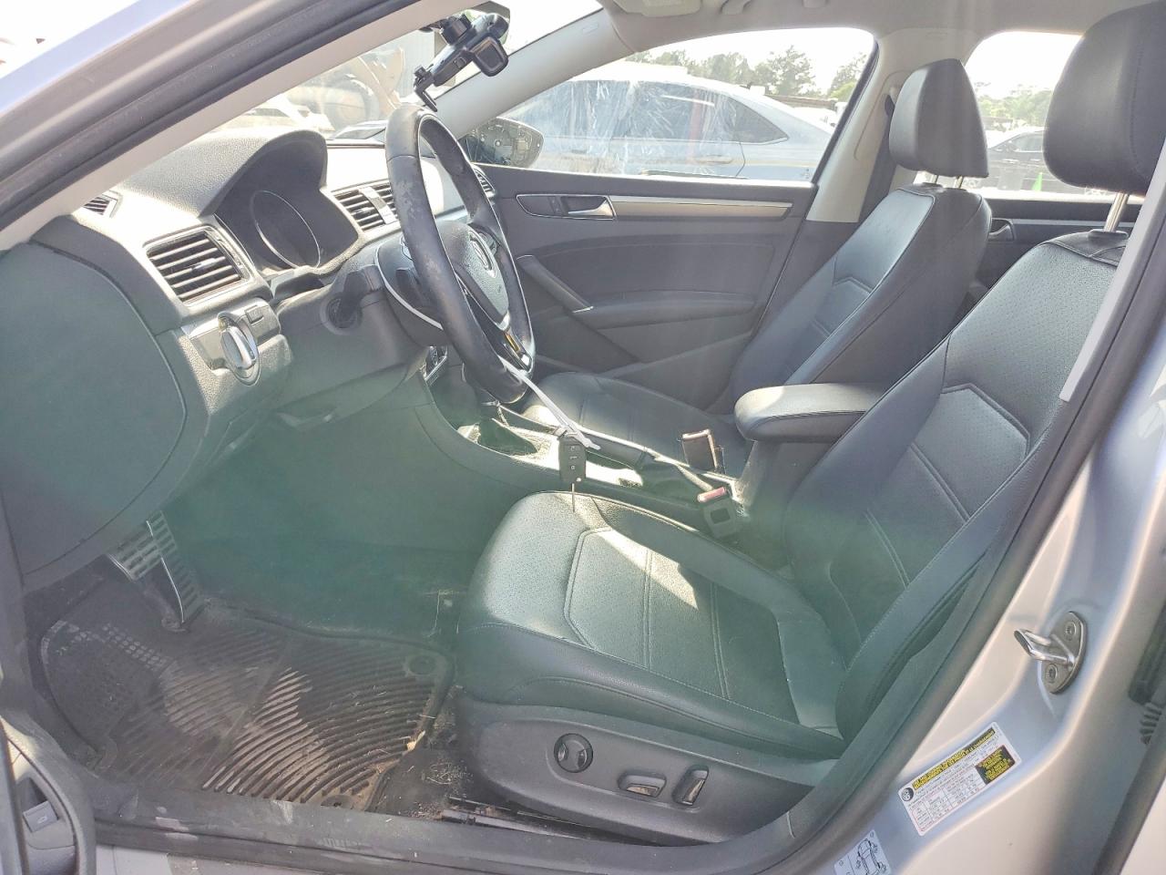 VOLKSWAGEN PASSAT 2018 — 8