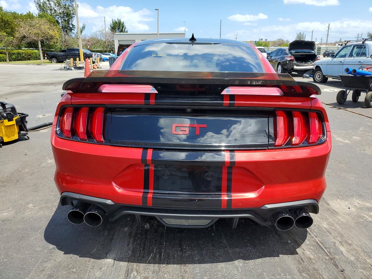 FORD MUSTANG 2022 — 7
