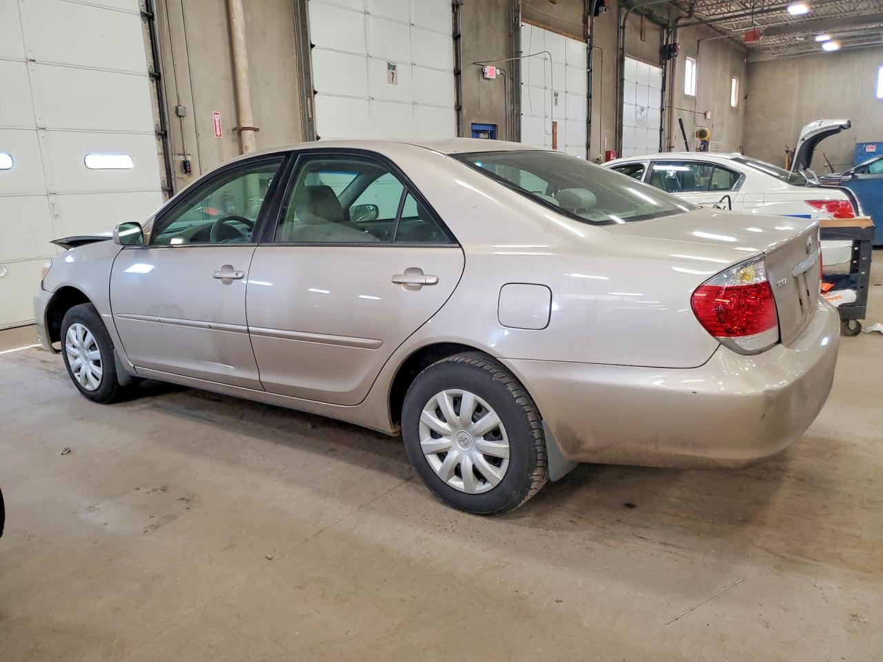 TOYOTA CAMRY 2005 — 3