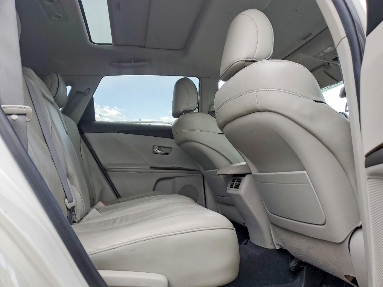 TOYOTA VENZA 2010 — 12