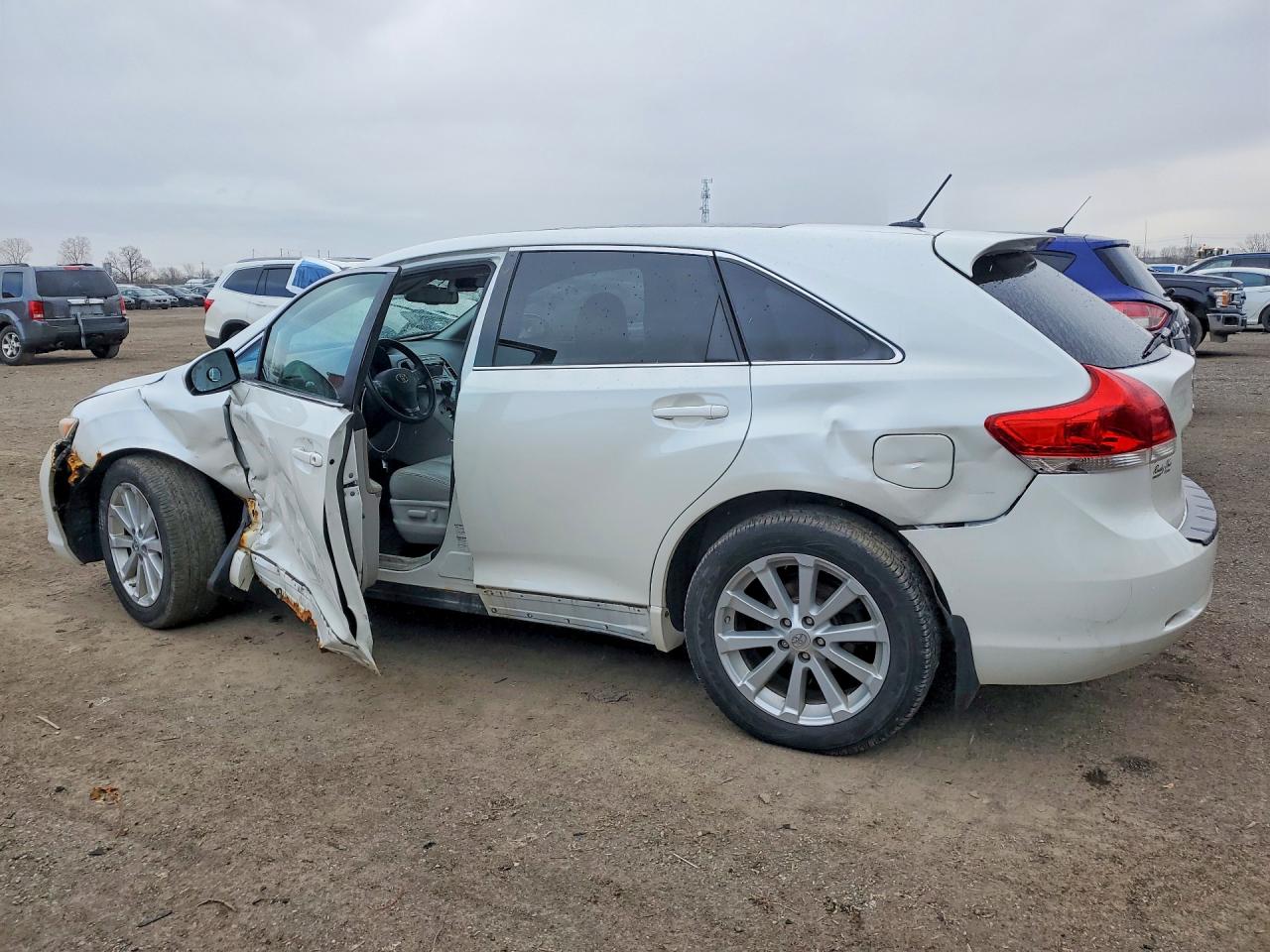 TOYOTA VENZA 2010 — 3