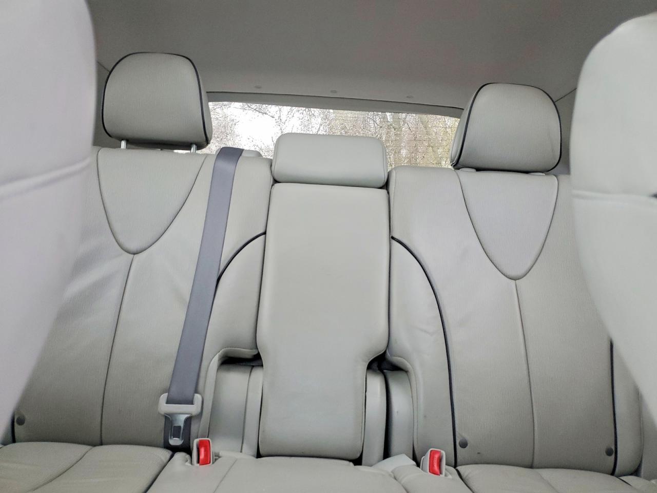 TOYOTA VENZA 2010 — 11