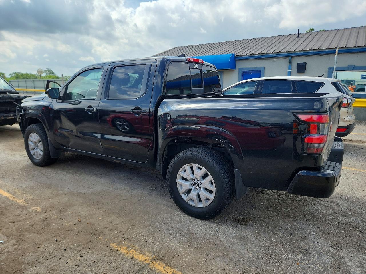 NISSAN FRONTIER 2022 — 3