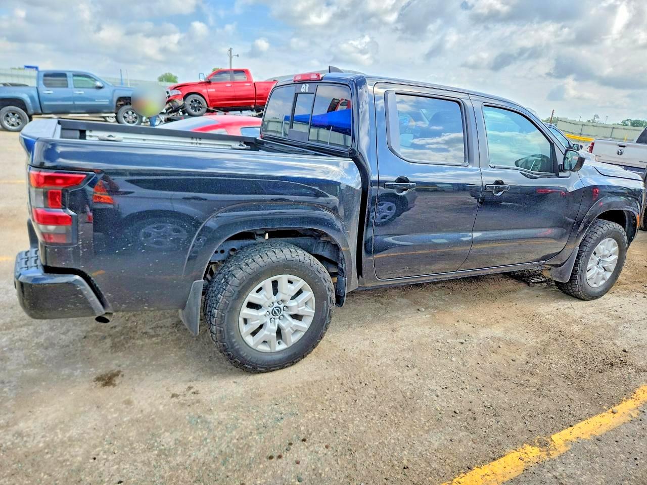 NISSAN FRONTIER 2022 — 4