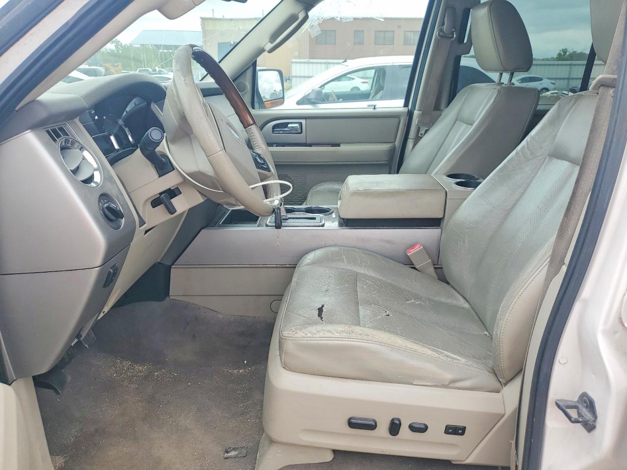 FORD EXPEDITION 2010 — 8