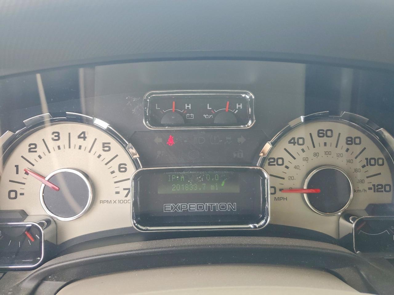 FORD EXPEDITION 2010 — 10