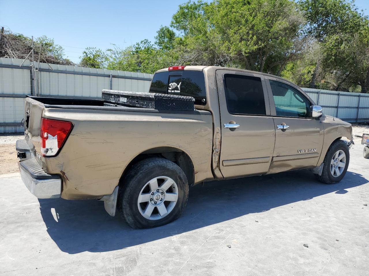 NISSAN TITAN 2004 — 4