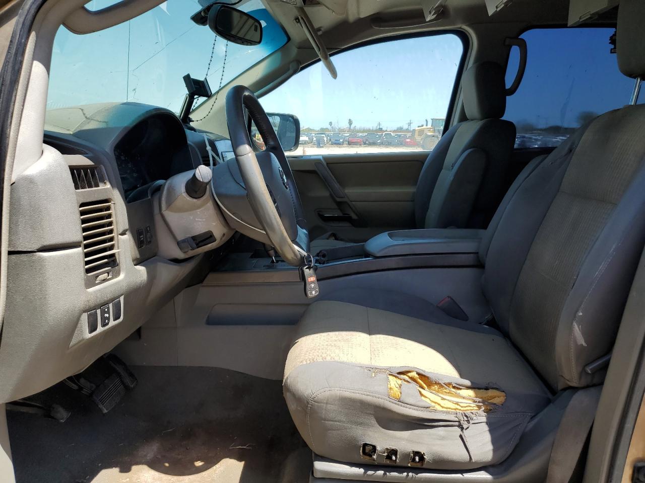 NISSAN TITAN 2004 — 8