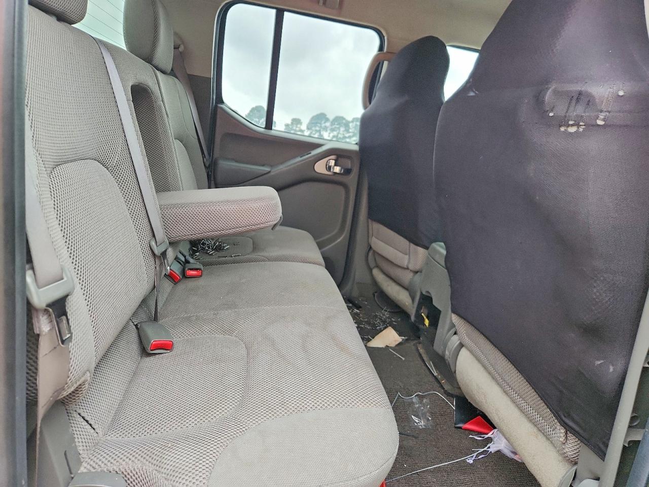 NISSAN FRONTIER 2005 — 11
