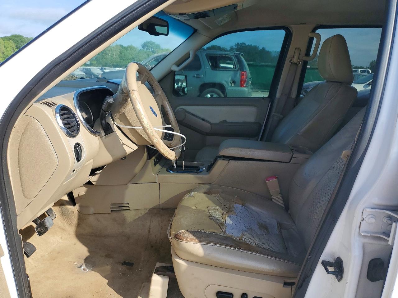 FORD EXPLORER 2010 — 8