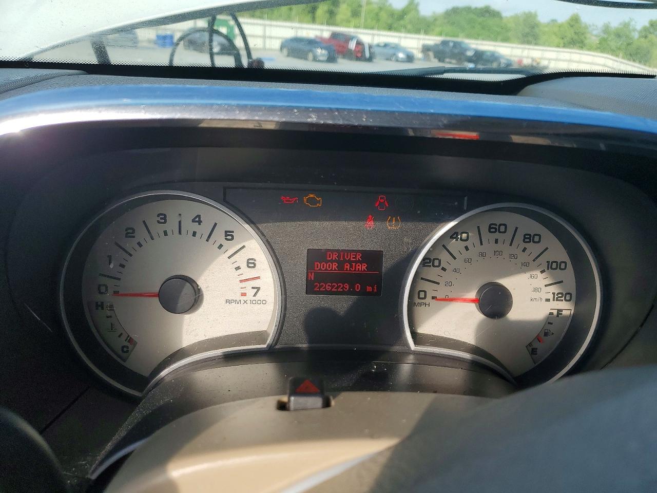 FORD EXPLORER 2010 — 10