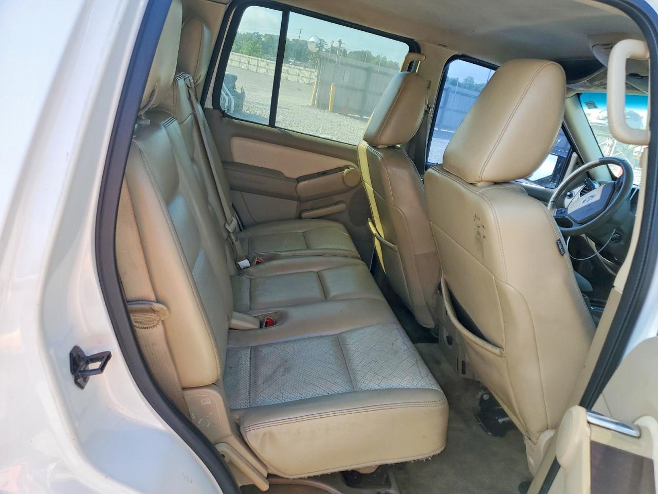 FORD EXPLORER 2010 — 12