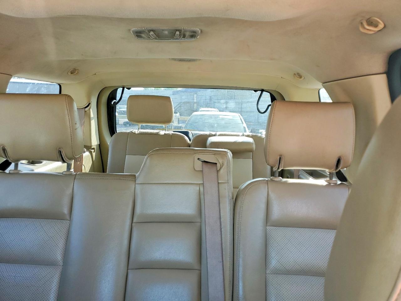 FORD EXPLORER 2010 — 11