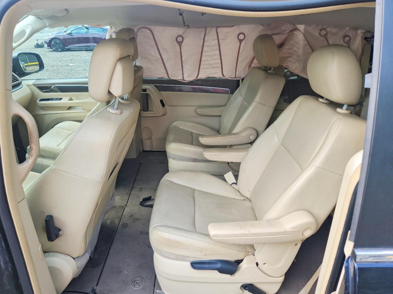 VOLKSWAGEN ROUTAN 2010 — 12