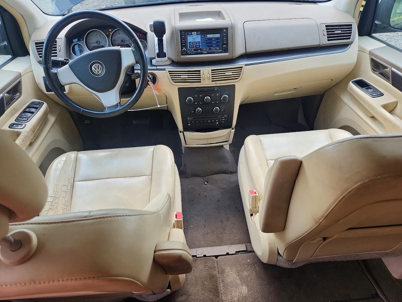 VOLKSWAGEN ROUTAN 2010 — 9