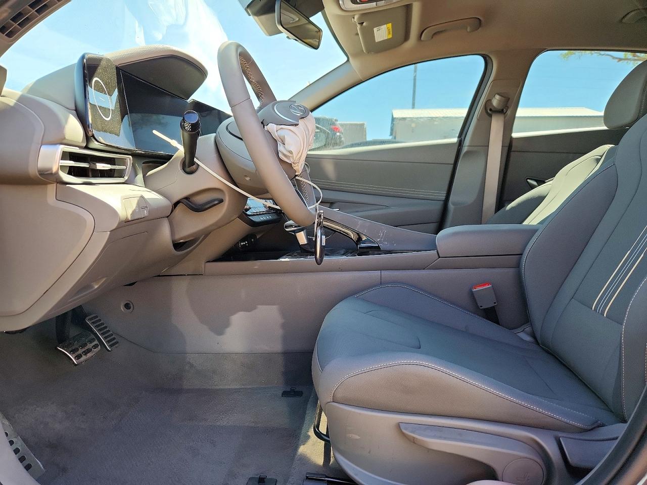 HYUNDAI ELANTRA HYBRID 2025 — 8