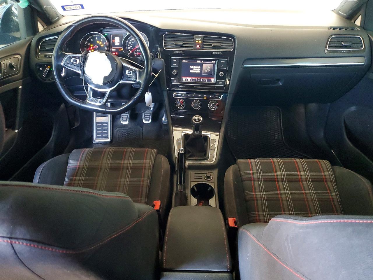 VOLKSWAGEN GTI 2018 — 9