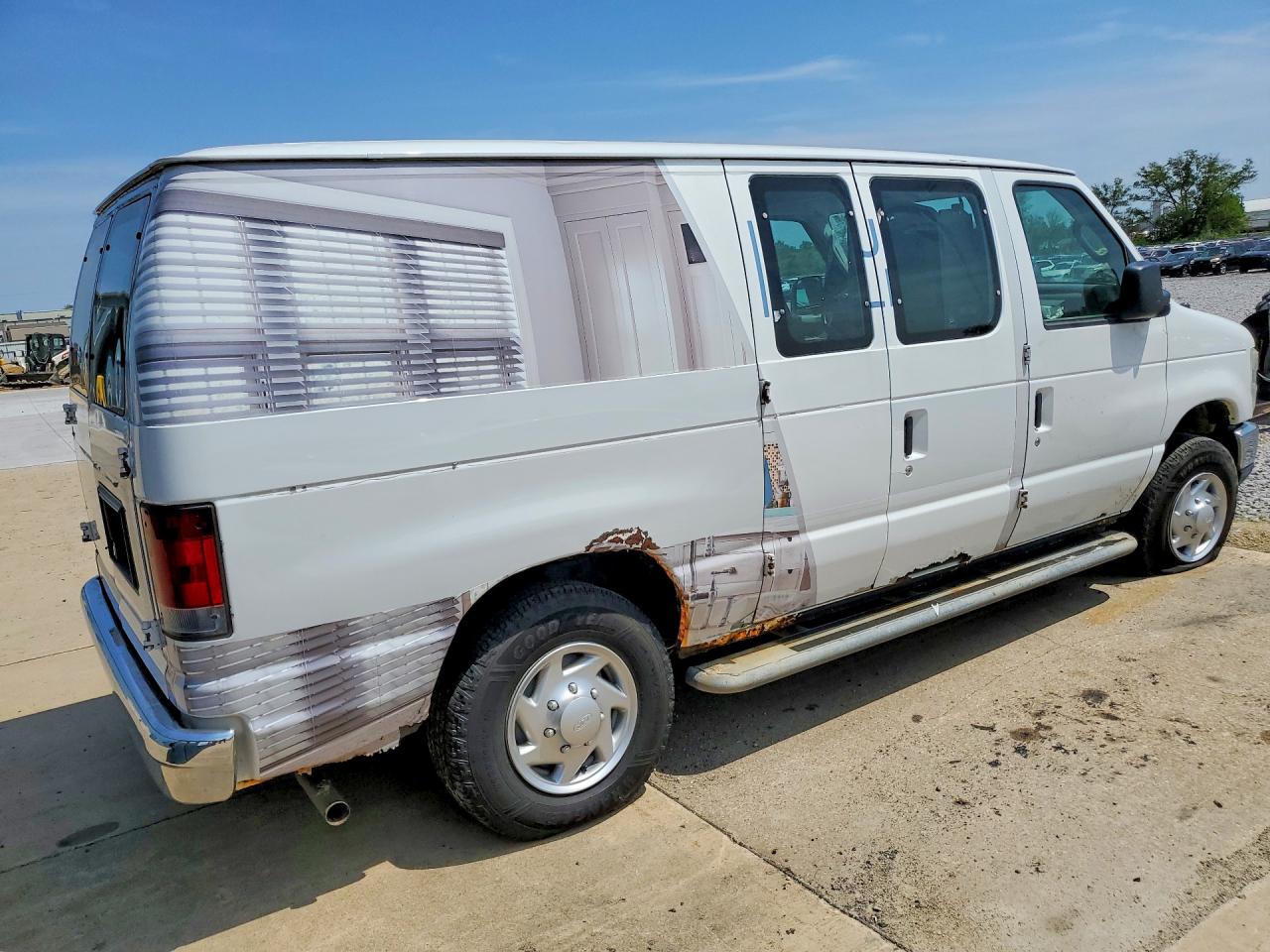 FORD ECONOLINE 2011 — 4