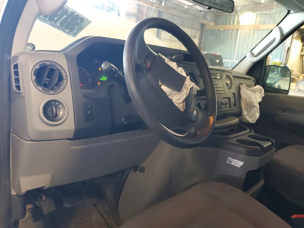 FORD ECONOLINE 2011 — 9