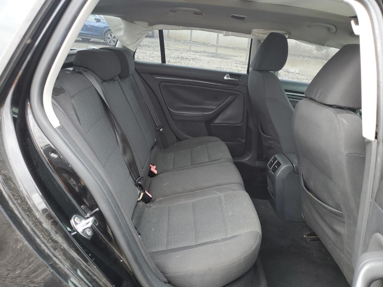VOLKSWAGEN JETTA 2010 — 11