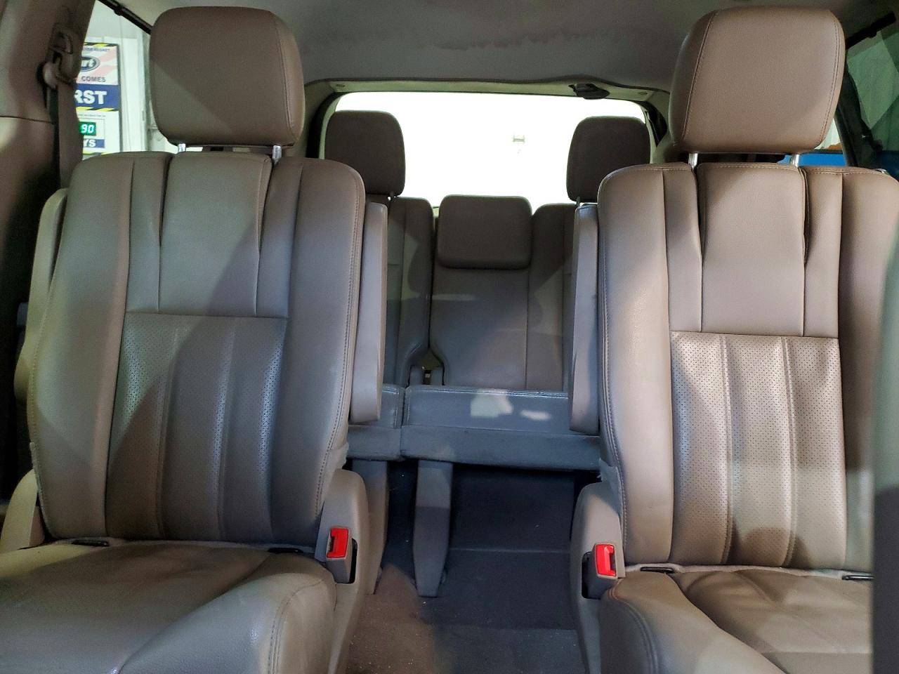 CHRYSLER TOWN & COUNTRY 2015 — 11