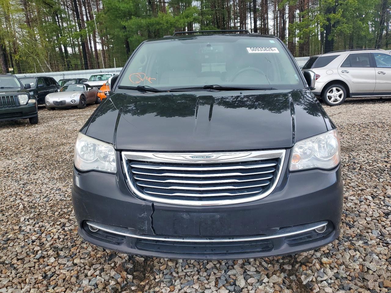 CHRYSLER TOWN & COUNTRY 2015 — 6
