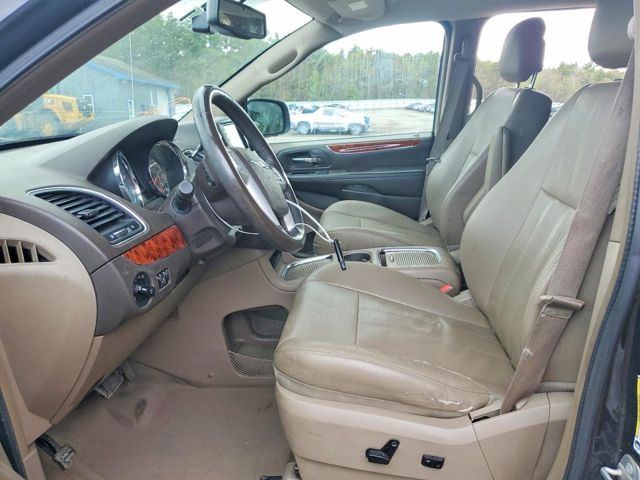 CHRYSLER TOWN & COUNTRY 2015 — 8