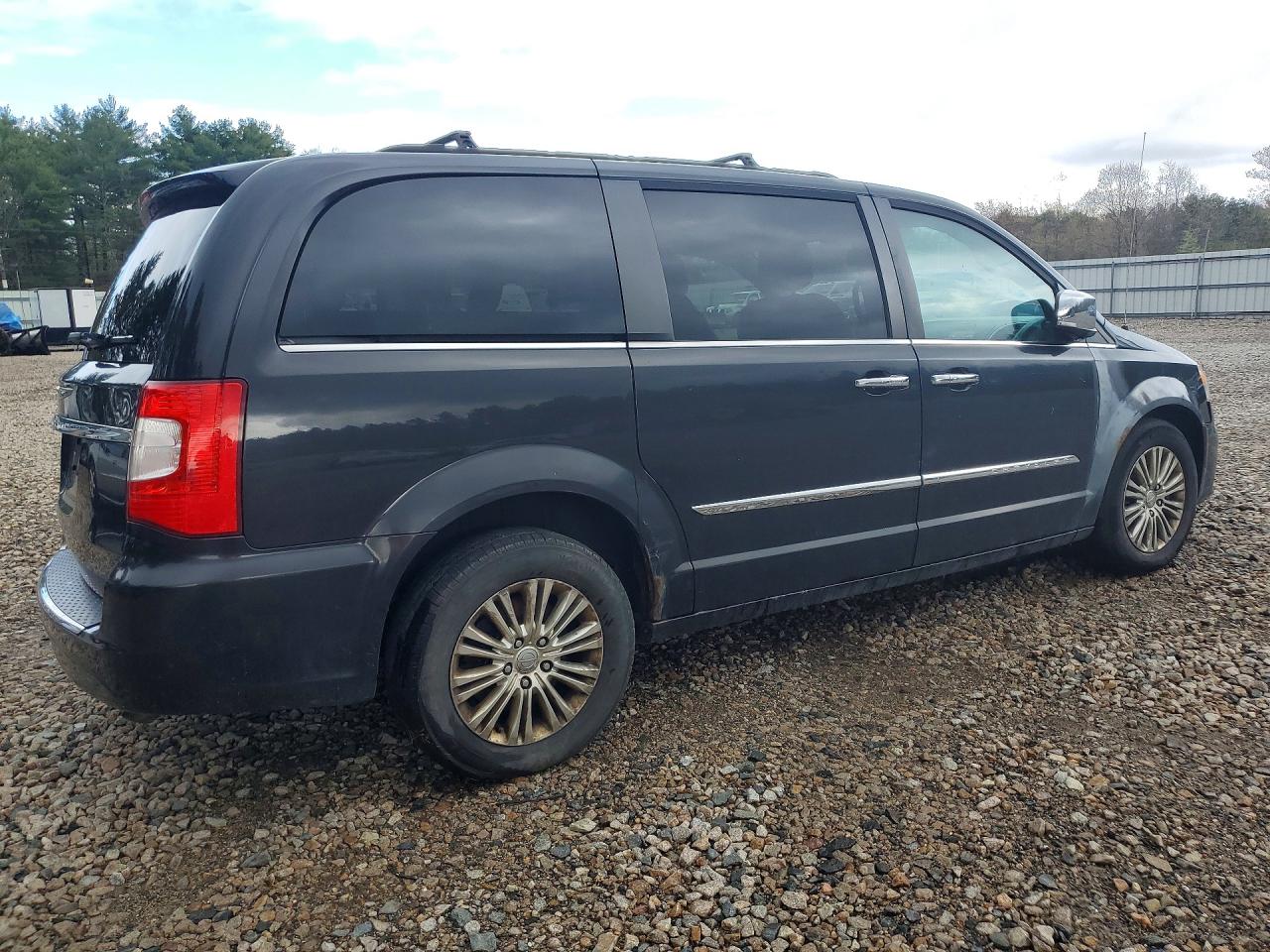 CHRYSLER TOWN & COUNTRY 2015 — 4