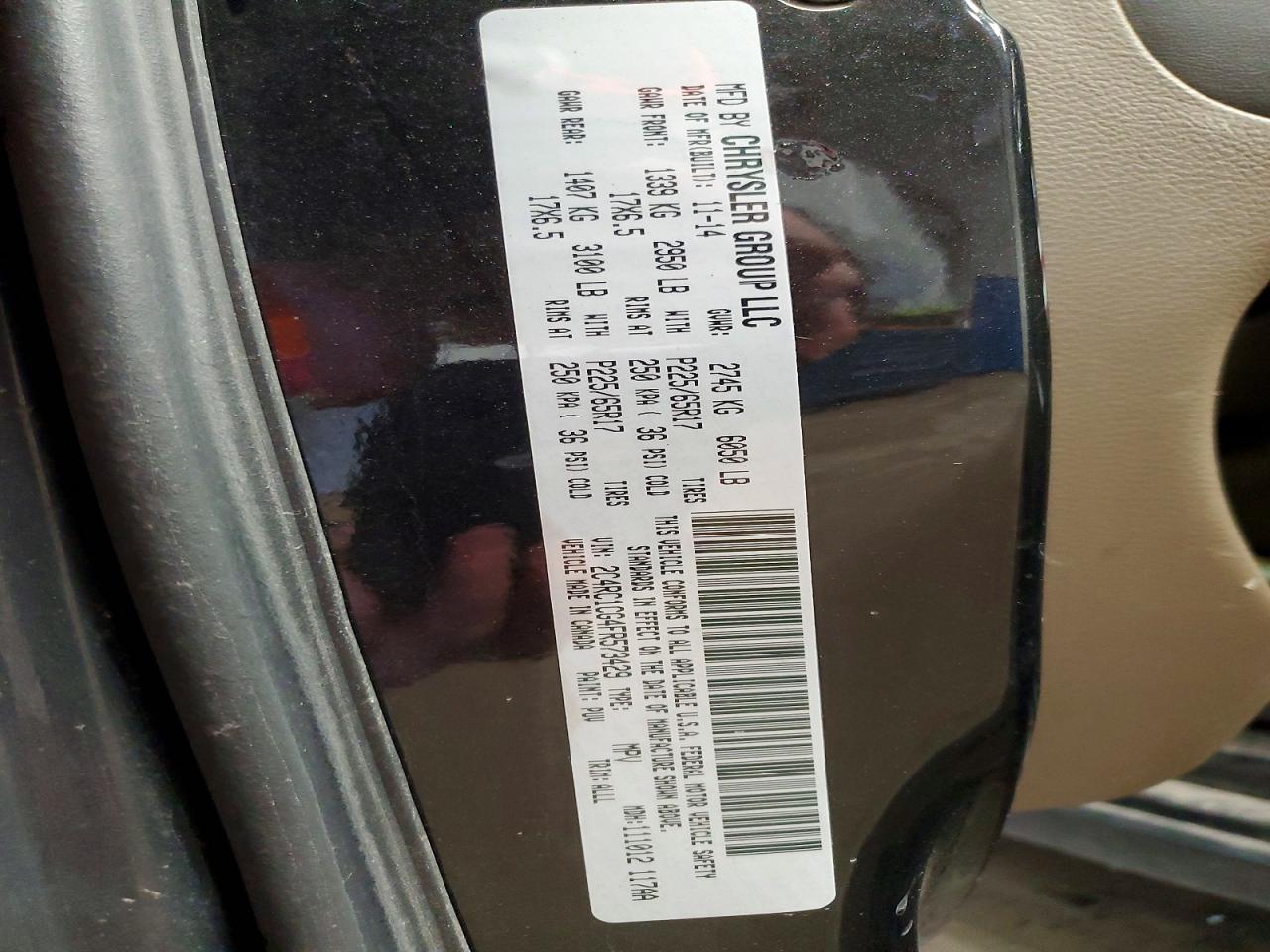 CHRYSLER TOWN & COUNTRY 2015 — 14