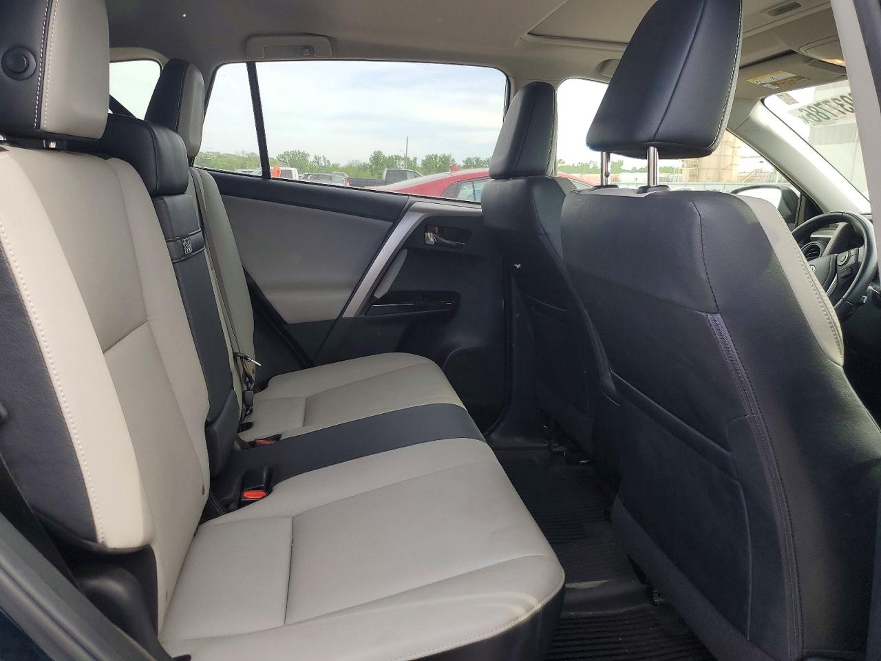 TOYOTA RAV4 HV 2017 — 12