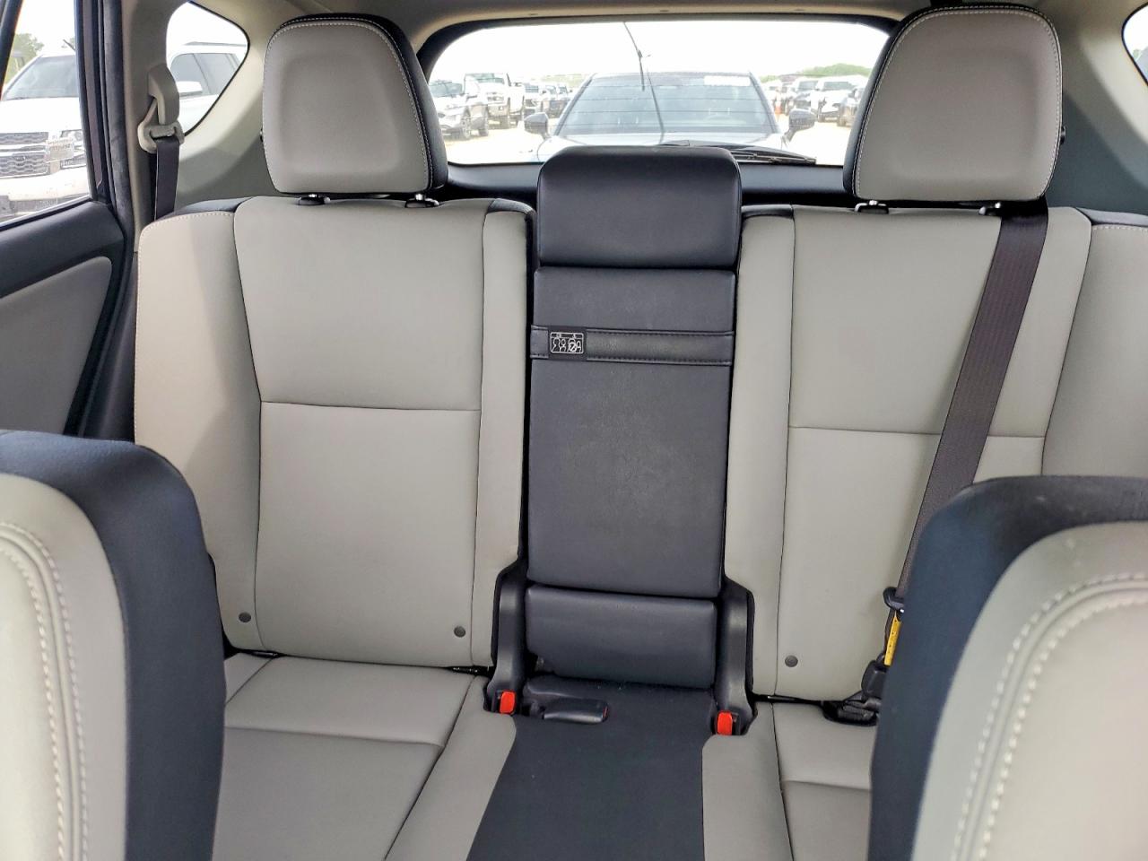 TOYOTA RAV4 HV 2017 — 11