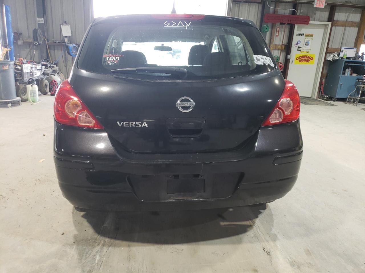 NISSAN VERSA 2010 — 7