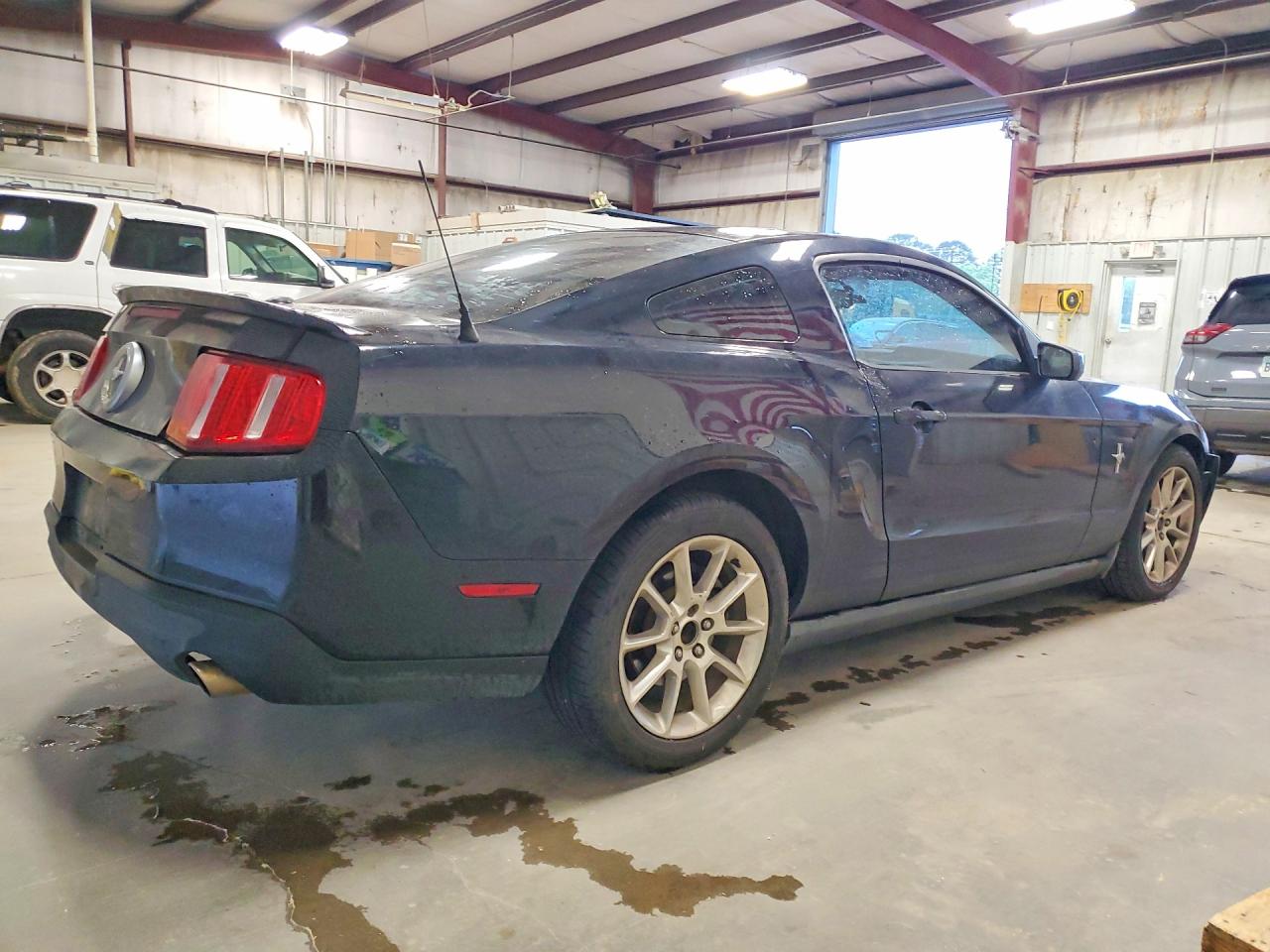 FORD MUSTANG 2010 — 4