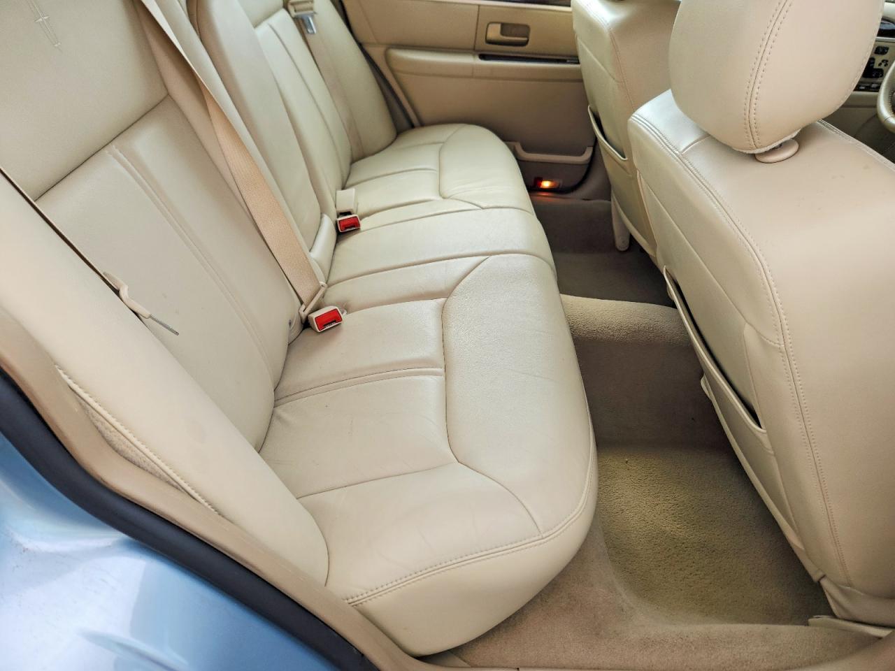 LINCOLN TOWN CAR 2008 — 11