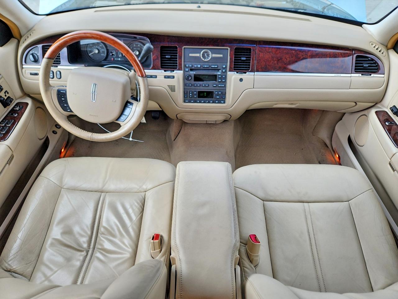 LINCOLN TOWN CAR 2008 — 9