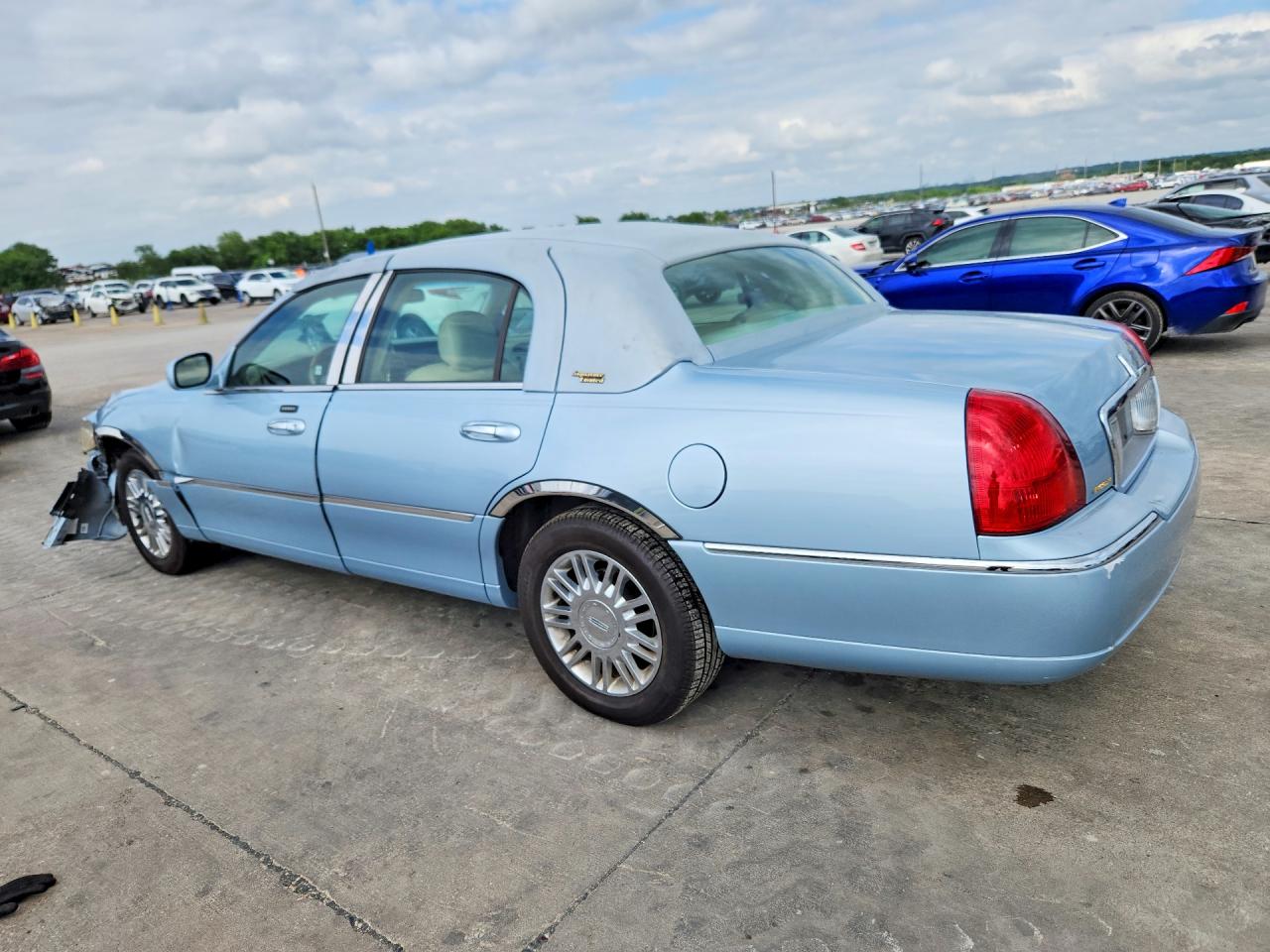 LINCOLN TOWN CAR 2008 — 3