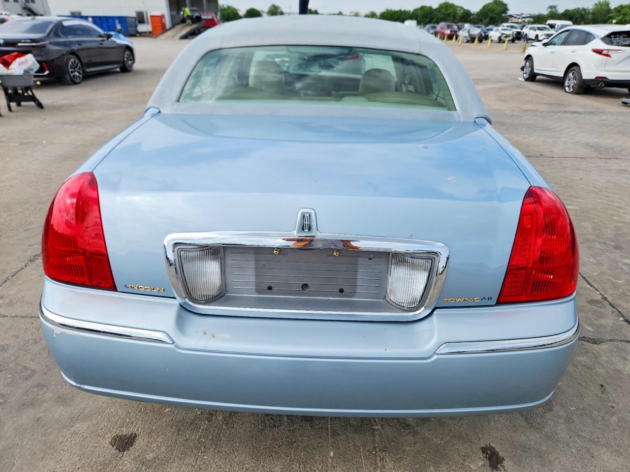 LINCOLN TOWN CAR 2008 — 7