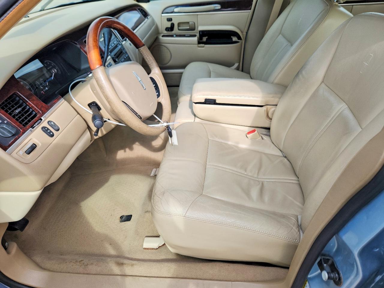 LINCOLN TOWN CAR 2008 — 8
