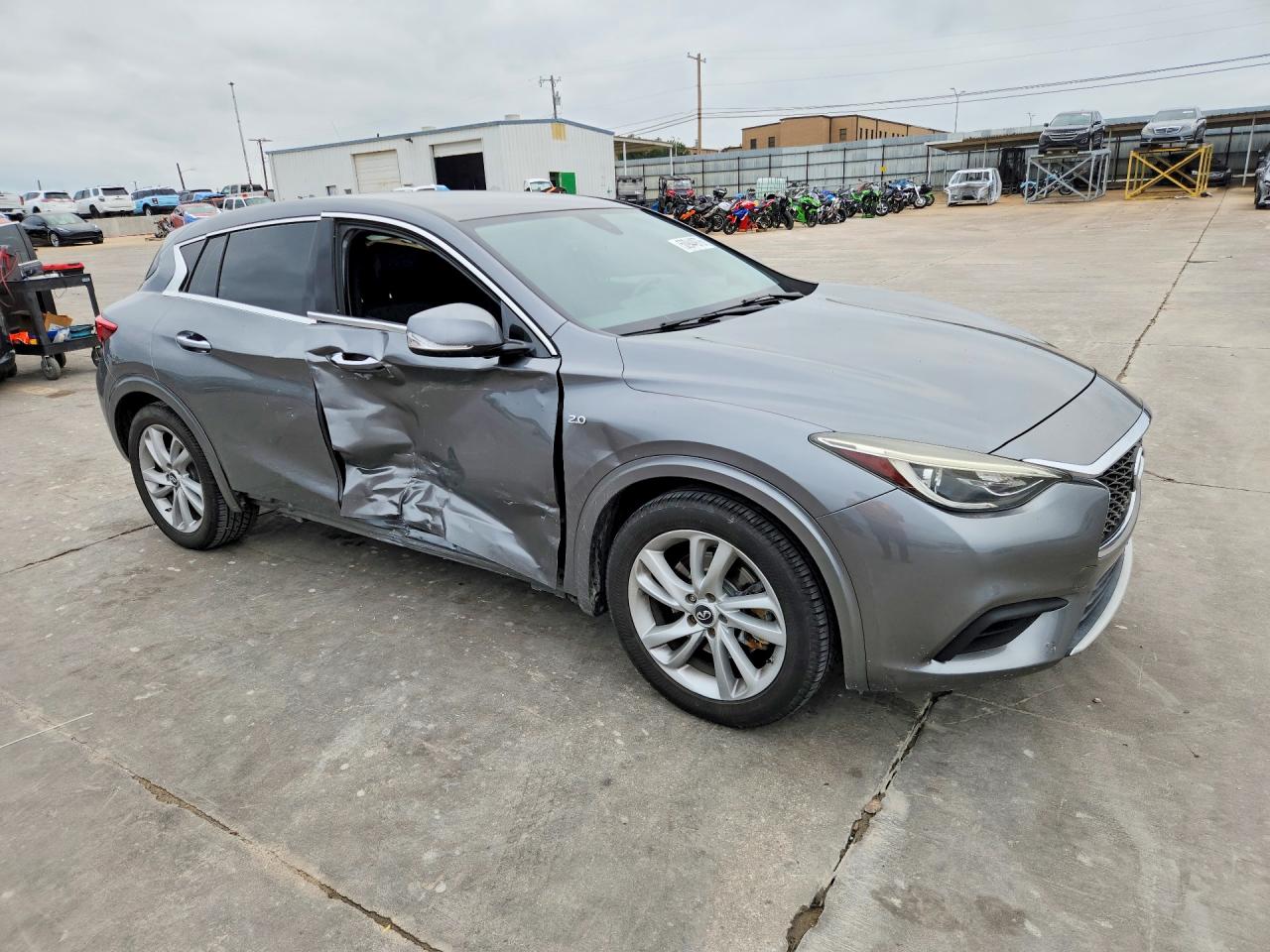 2018 INFINITI QX30 LUXURY