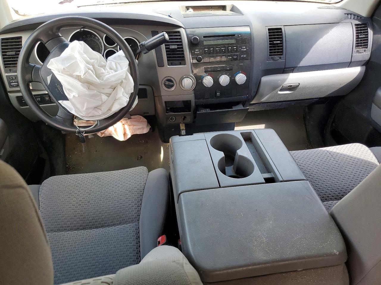TOYOTA TUNDRA 2011 — 9
