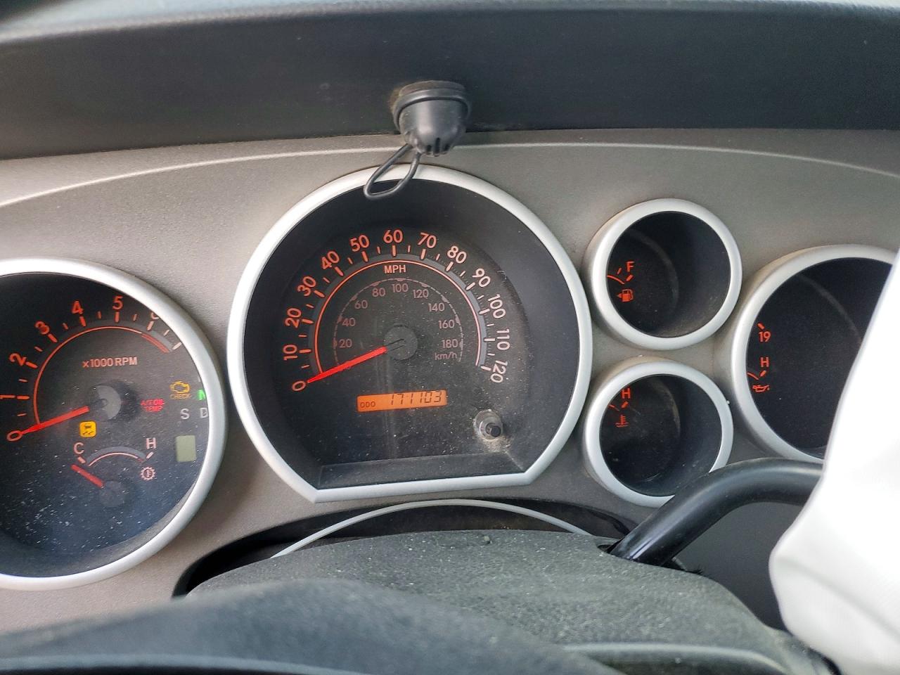 TOYOTA TUNDRA 2011 — 10