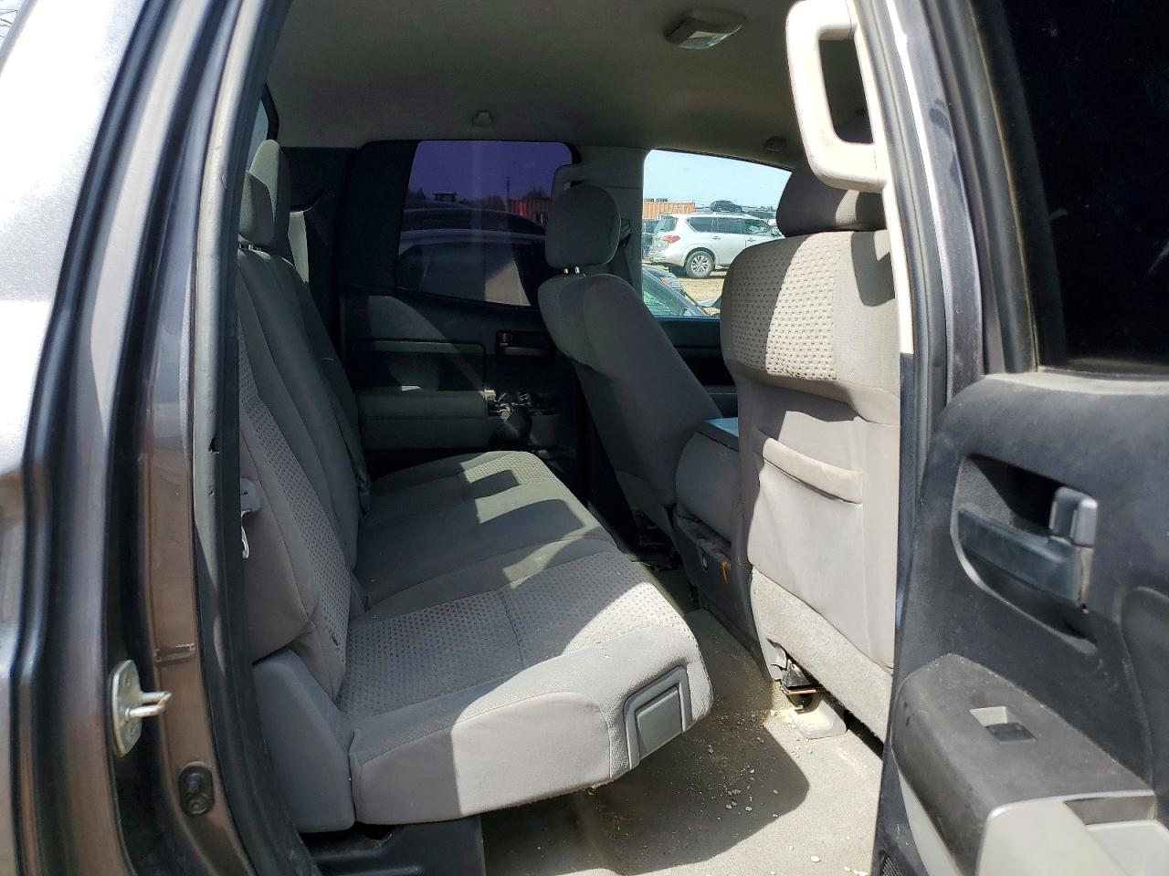 TOYOTA TUNDRA 2011 — 11