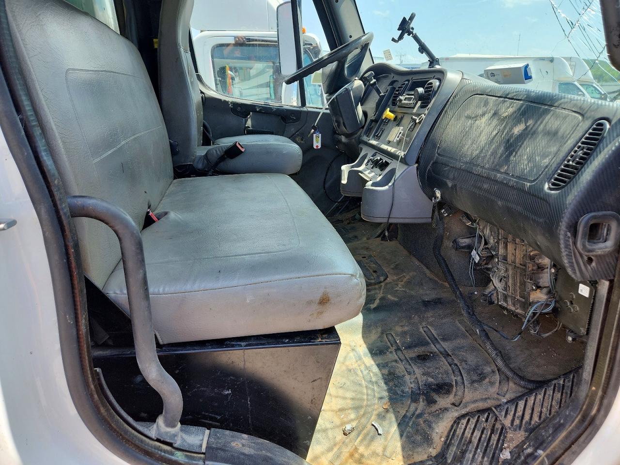 FREIGHTLINER M2 2013 — 12