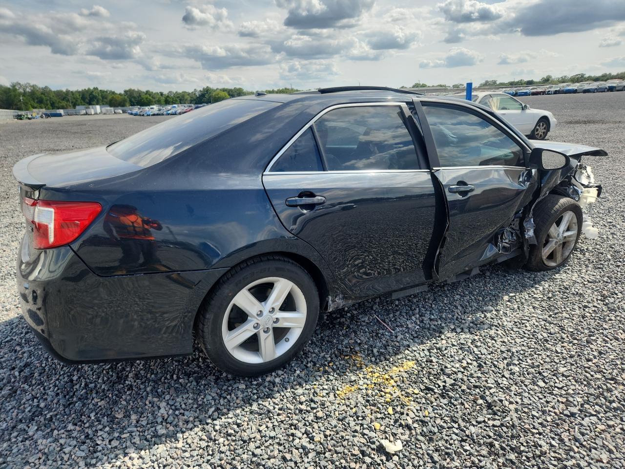 TOYOTA CAMRY 2013 — 4