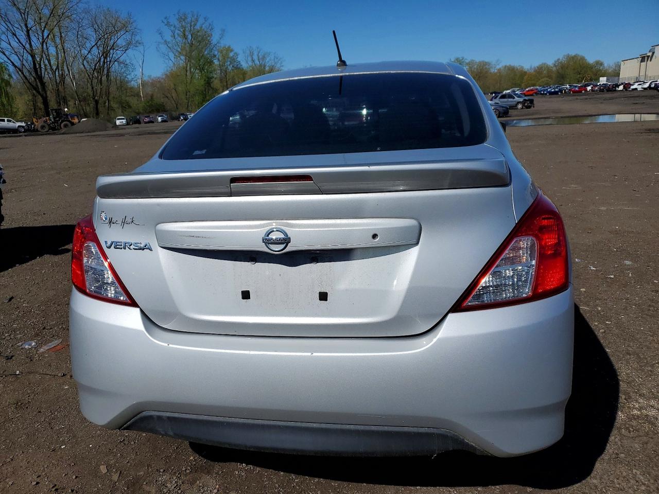 NISSAN VERSA 2018 — 7