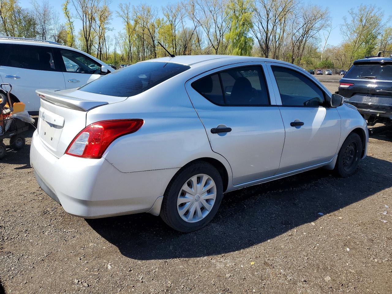 NISSAN VERSA 2018 — 4