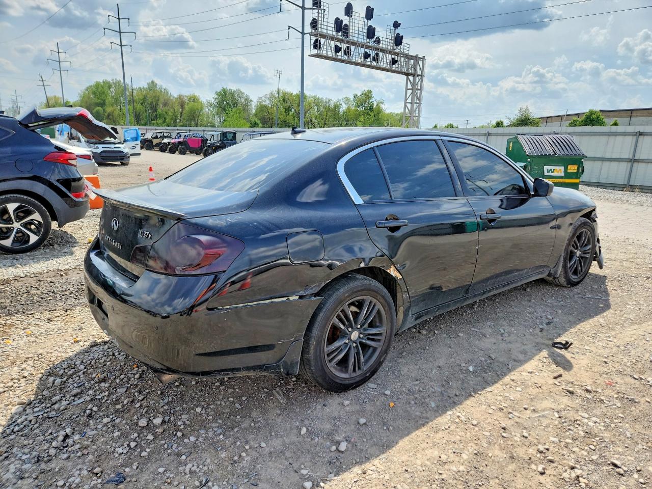 INFINITI G37 SEDAN 2013 — 4